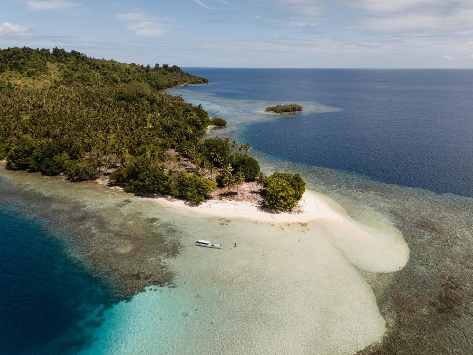 Reconnect - Private Island Resort & Dive Center Togean - Buka Buka Island Ampana Exterior photo